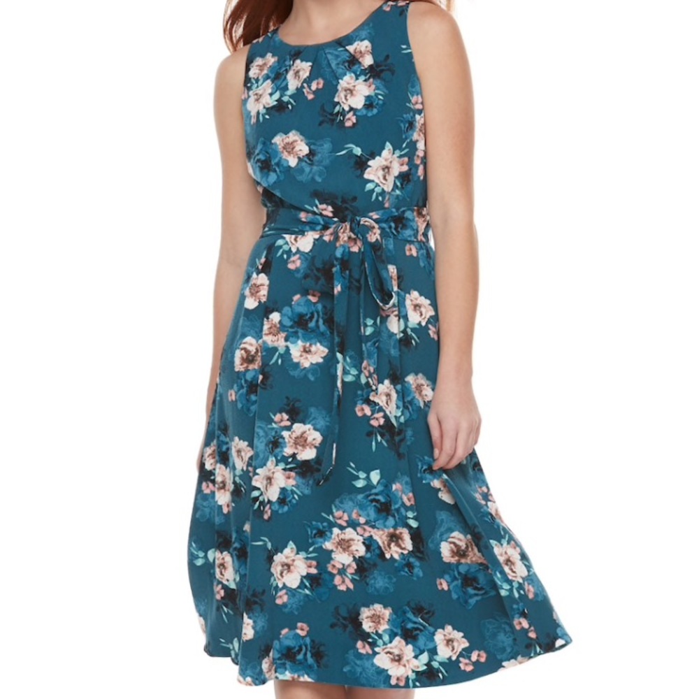 Crew neck, midi length dress with inverted pleats